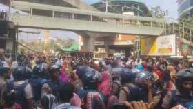 ৬ ঘণ্টা পর স্বাভাবিক হ‌লো মিরপুর সড়ক, কারখানায় ভাঙচুর 