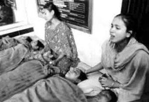 নিহতের লাশের সামনে স্বজনদের আহাজারি