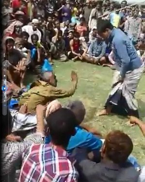 গরু চুরির অভিযোগে এনে বৃদ্ধকে পেটাচ্ছেন ইউপি মেম্বার