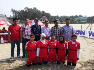 কক্সবাজারে মহিলা বিচ কাবাডি শুরু