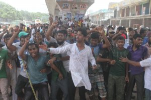 গুলিস্তানে ত্রিমুখী সংঘর্ষ