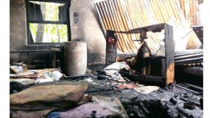 আগুনে পুড়ে যাওয়া পাঁচ ঘরের একটি