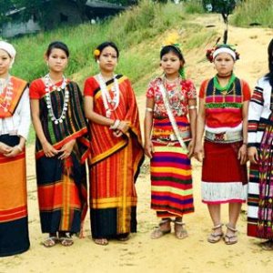 দেশে গেজেটভুক্ত ক্ষুদ্র নৃ-গোষ্ঠী কতটি লোকসংখ্যা কত, জানালেন মন্ত্রী 