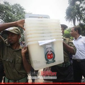 আগের রাতেই সব কেন্দ্রে ব্যালট পেপার পৌঁছে যাবে: ইসি