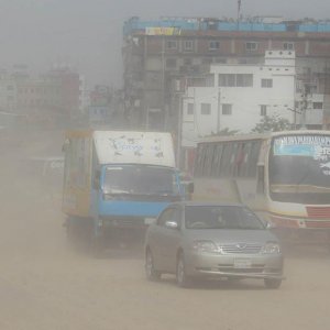 ঢাকার বাতাস আজ ‘চরম অস্বাস্থ্যকর’, দূষণে শীর্ষে