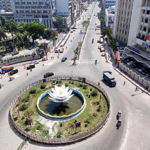 পুরোপুরি কর্মচাঞ্চল্য ফেরেনি ব্যাংক পাড়ায় 