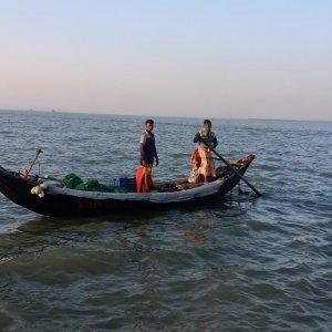 নাফ নদ থেকে দুই জেলেকে ধরে নিয়ে গেছে আরাকান আর্মি 