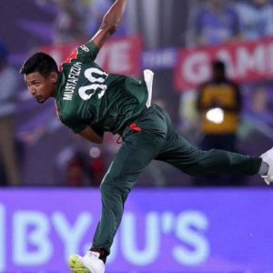 সালমান-সাদের ব্যাটে পাকিস্তানের লড়াই