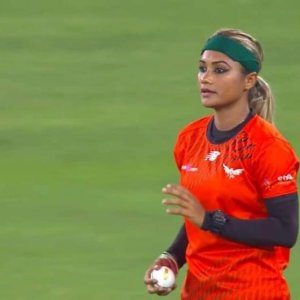 জাহানারার পাশে ক্রীড়া উপদেষ্টা