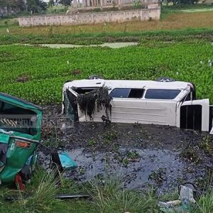 অটোরিকশাকে লাশবাহী অ্যাম্বুলেন্সের ধাক্কা, প্রাণ গেলো শিশুর