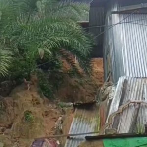 টানা বর্ষণে খাগড়াছড়িতে পাহাড়ধস