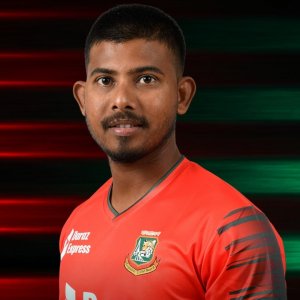 বাংলাদেশকে ব্যাটিংয়ে পাঠিয়েছে অস্ট্রেলিয়া, ফিরেছেন