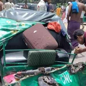 ট্রাক-অটোরিকশা সংঘর্ষে প্রাণ গেলো ২ জনের