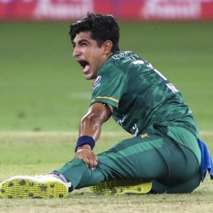 পাকিস্তান পেসার নাসিম শাহর বাড়িতে গুলি, তদন্তে নেমেছে পুলিশ