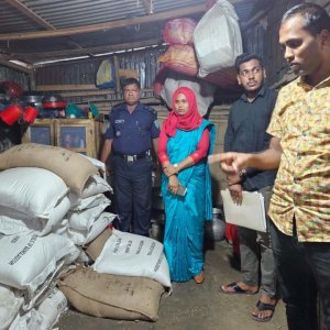 দুই ব্যক্তির বাড়ি থেকে দুস্থদের জন্য বিতরণের ৪ হাজার কেজি চাল জব্দ