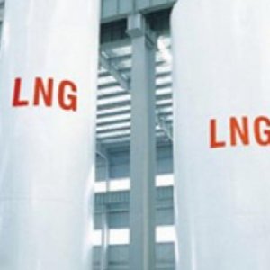 এলএনজি আমদানি বাংলাদেশের অর্থনীতিকে আরও দুর্বল করবে: আইইএ