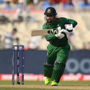 ফিফটির পর রিটায়ার্ড হার্ট হয়ে মাঠ ছাড়লেন শান্ত