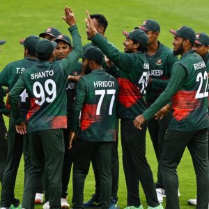 টস জিতে বোলিংয়ে বাংলাদেশ 