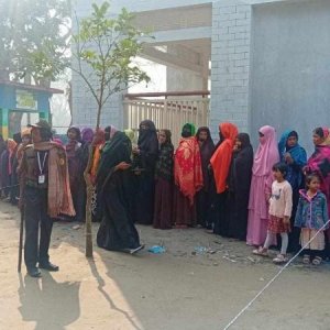 সিসি ক্যামেরা রয়েছে এমন ভোটকেন্দ্রের তালিকা চেয়েছে ইসি