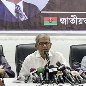 ইনস্টিটিউশন হিসেব সেনাবাহিনী-পুলিশ বাহিনীর মর্যাদা এখন কোথায়, প্রশ্ন ফখরুলের