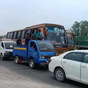 বঙ্গবন্ধু সেতুর পশ্চিমের মহাসড়কে ধীরগতি