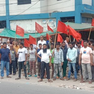 বকেয়া বেতন ছাড়া বাড়ি যাবেন না ন্যাশনাল কেমিক্যালের কর্মীরা