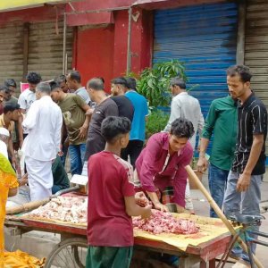 মাংস কেনা-বেচার ঈদ মোহাম্মদপুরে