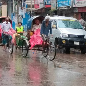 ঢাকায় এক পশলা বৃষ্টি, ভ্যাপসা গরমে কিছুটা স্বস্তি