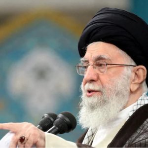 যুক্তরাষ্ট্র ইরানে হামলা করলে আঞ্চলিক যুদ্ধ শুরু হবে, ট্রাম্পকে খামেনির হুঁশিয়ারি