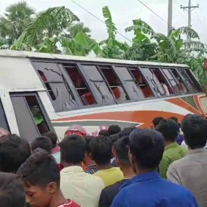 বেপরোয়া বাস কেড়ে নিলো মা-ছেলেসহ এক পরিবারের ৩ জনের প্রাণ