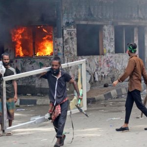 জঙ্গি হামলা হচ্ছে, সবাই ঘরে ফিরে যান: সরকারি প্রেস বিজ্ঞপ্তি