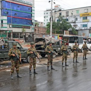 কারফিউ মেনে চলার অনুরোধ সেনাবাহিনীর