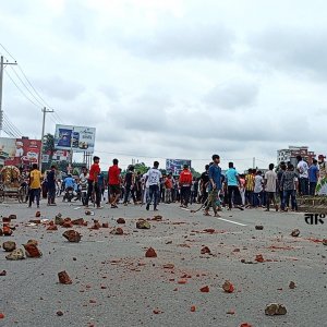 জেলায় জেলায় সংঘর্ষ-গুলি, নিহত অন্তত ৪৫