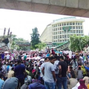 বাংলাদেশে সংঘাতময় পরিস্থিতিতে বার্সার স্প্যানিশ তারকা মর্মাহত