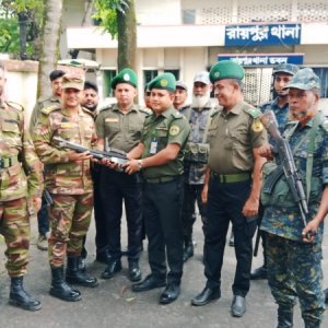 রায়পুর থানায় লুট হওয়া গুলিসহ ২ অস্ত্র ফেরত