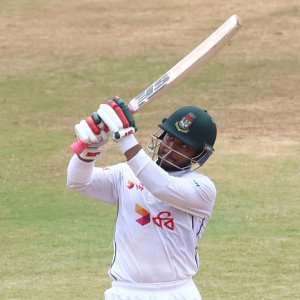 দ্বিতীয় টেস্টে সাদমানের জায়গায় জাকির 