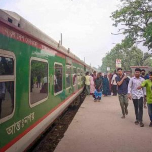 সাড়ে ৮ ঘণ্টা পর ঢাকা-ময়মনসিংহ ট্রেন যোগাযোগ স্বাভাবিক