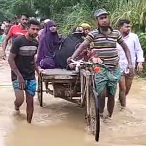 নেত্রকোনায় তিন নদীর পানি বিপদসীমা ছুঁই ছুঁই, বাড়ছে শঙ্কা