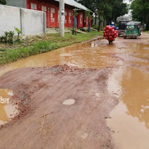 চার কোটিতে সংস্কার, দেড় বছরে সড়কের একি হাল