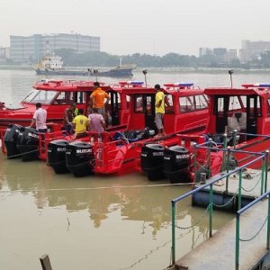 ফায়ার সার্ভিসকে চারটি ওয়াটার রেসকিউ বোট দিয়েছে ডিএনসিসি