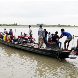 সেতু না থাকায় ৯ শতাধিক শিক্ষার্থীসহ বিপুলসংখ্যক মানুষের দুর্ভোগ