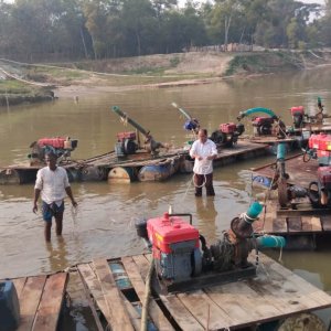 মুহুরী নদীতে টাস্কফোর্সের অভিযানে ৩৫ ড্রেজার জব্দ