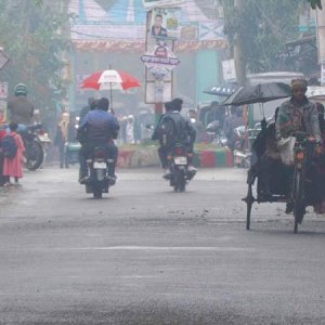 সাগরে নিম্নচাপের প্রভাবে বাগেরহাটে বৃষ্টি, বেড়েছে শীতের প্রকোপ