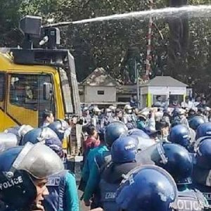 শাহবাগে জলকামানে মিছিল ছত্রভঙ্গ, কড়া নিরাপত্তায় পুলিশ