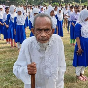 চা বিক্রির টাকায় বিদ্যালয় প্রতিষ্ঠিত করা আব্দুল খালেক মারা গেছেন