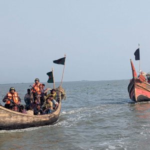 আটক ২৬ জেলেকে ফেরত দিয়েছে আরাকান আর্মি