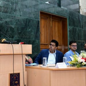 ভর্তুকি মূল্যে পাটের ব্যাগ সরবরাহ করা হবে: পরিবেশ উপদেষ্টা