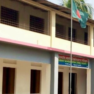 কেন্দ্রে হিজাব না খোলায় ৪ পরীক্ষার্থীর খাতা কেড়ে নেওয়ার অভিযোগ