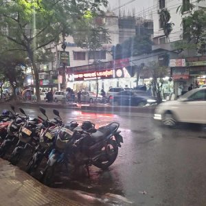 রাজধানীতে বৃষ্টি, কমেছে তাপমাত্রা