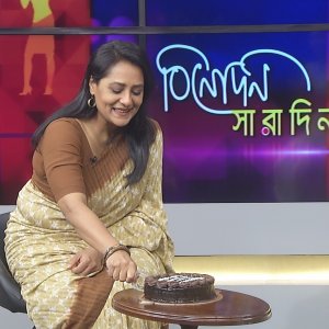 ২০০০ পর্বের মালইলফলক ছুঁয়ে জন্মদিন!